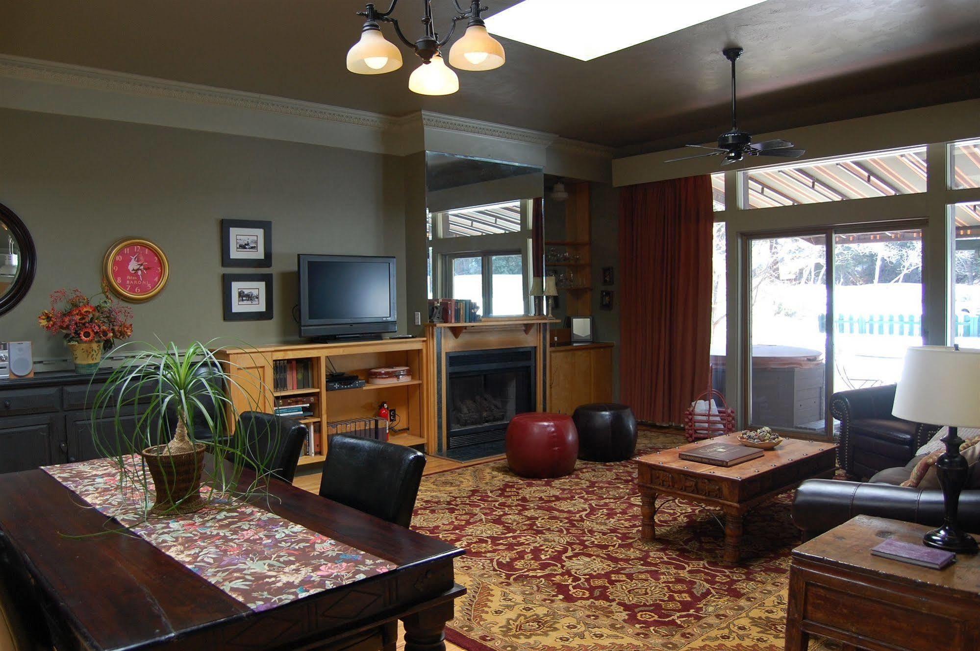 Highland Haven Creekside Inn 常青城 外观 照片